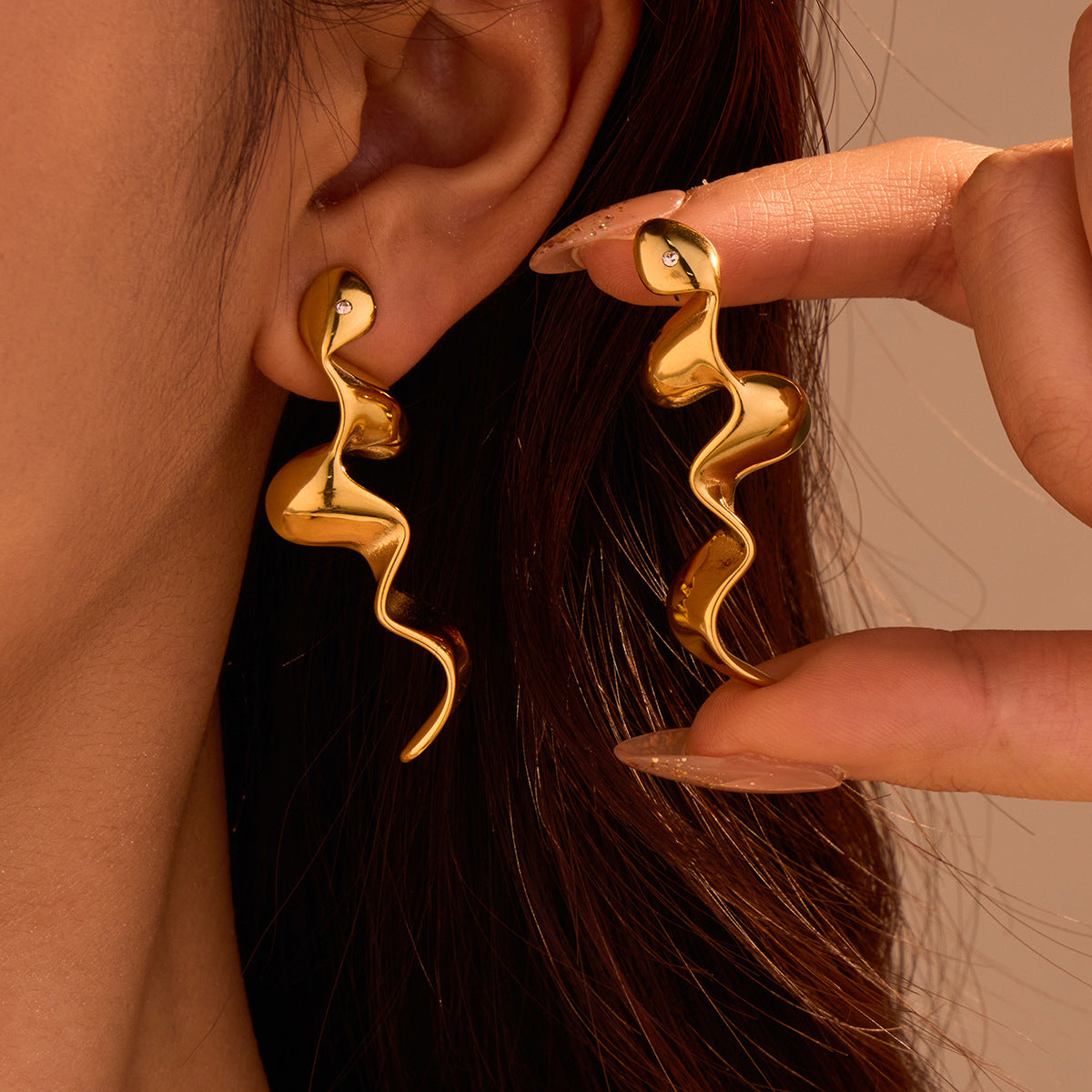 Personalized Simple Golden Earrings Irregular Asymmetric 18K Geometric Abstract Retro Snake Shaped Earrings Snake Year