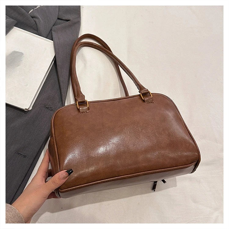 Women's Retro Solid Color Pu Leather Shoulder Bag with Multiple Pockets Large Capacity Comes with A Detachable Accessory Charm