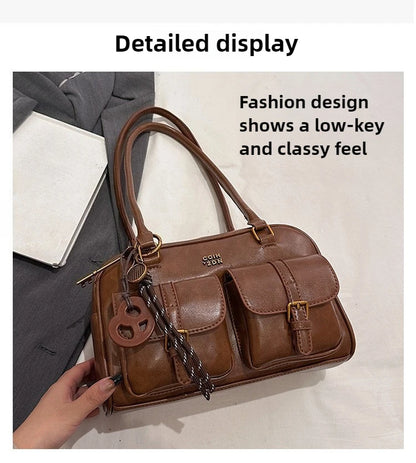 Women's Retro Solid Color Pu Leather Shoulder Bag with Multiple Pockets Large Capacity Comes with A Detachable Accessory Charm