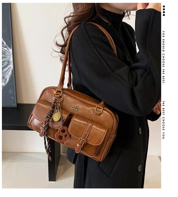 Women's Retro Solid Color Pu Leather Shoulder Bag with Multiple Pockets Large Capacity Comes with A Detachable Accessory Charm