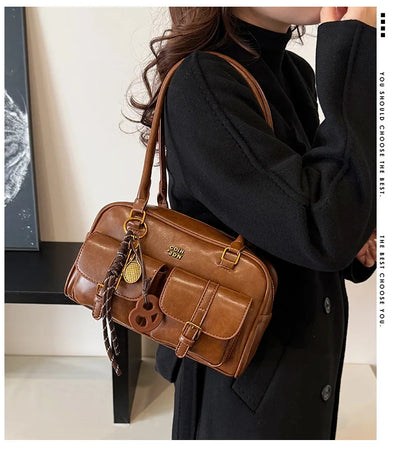 Women's Retro Solid Color Pu Leather Shoulder Bag with Multiple Pockets Large Capacity Comes with A Detachable Accessory Charm