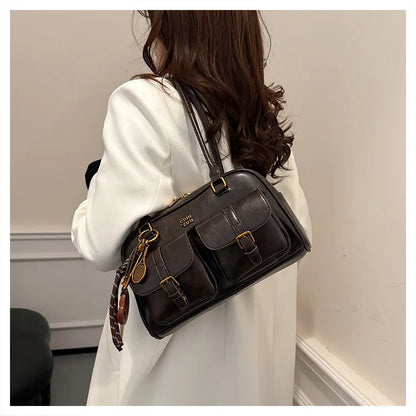 Women's Retro Solid Color Pu Leather Shoulder Bag with Multiple Pockets Large Capacity Comes with A Detachable Accessory Charm