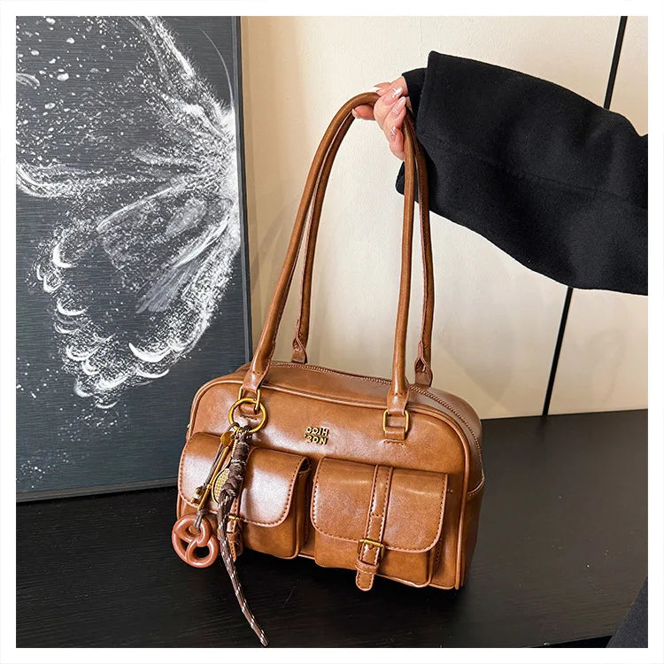 Women's Retro Solid Color Pu Leather Shoulder Bag with Multiple Pockets Large Capacity Comes with A Detachable Accessory Charm