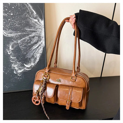 Women's Retro Solid Color Pu Leather Shoulder Bag with Multiple Pockets Large Capacity Comes with A Detachable Accessory Charm