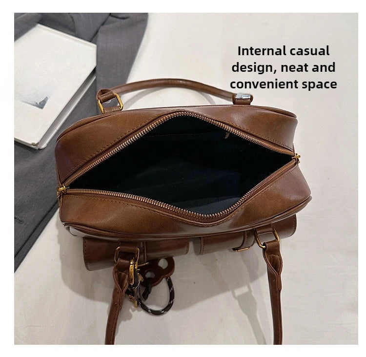 Women's Retro Solid Color Pu Leather Shoulder Bag with Multiple Pockets Large Capacity Comes with A Detachable Accessory Charm