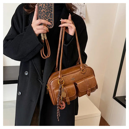 Women's Retro Solid Color Pu Leather Shoulder Bag with Multiple Pockets Large Capacity Comes with A Detachable Accessory Charm