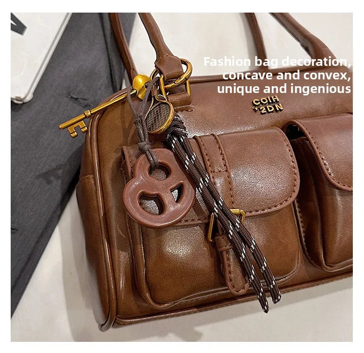 Women's Retro Solid Color Pu Leather Shoulder Bag with Multiple Pockets Large Capacity Comes with A Detachable Accessory Charm