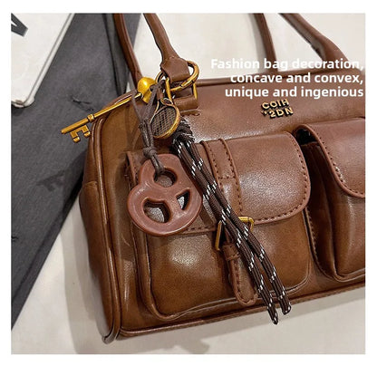 Women's Retro Solid Color Pu Leather Shoulder Bag with Multiple Pockets Large Capacity Comes with A Detachable Accessory Charm