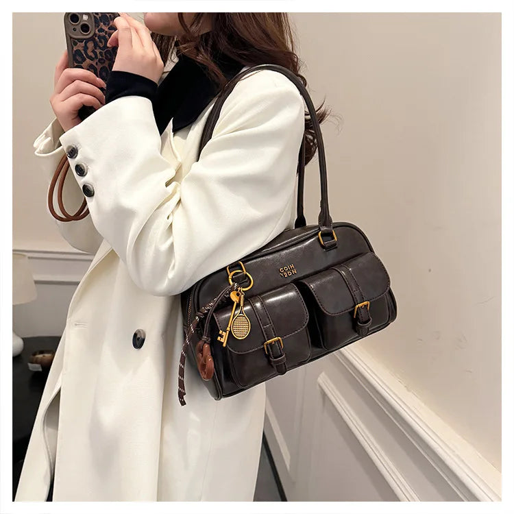 Women's Retro Solid Color Pu Leather Shoulder Bag with Multiple Pockets Large Capacity Comes with A Detachable Accessory Charm