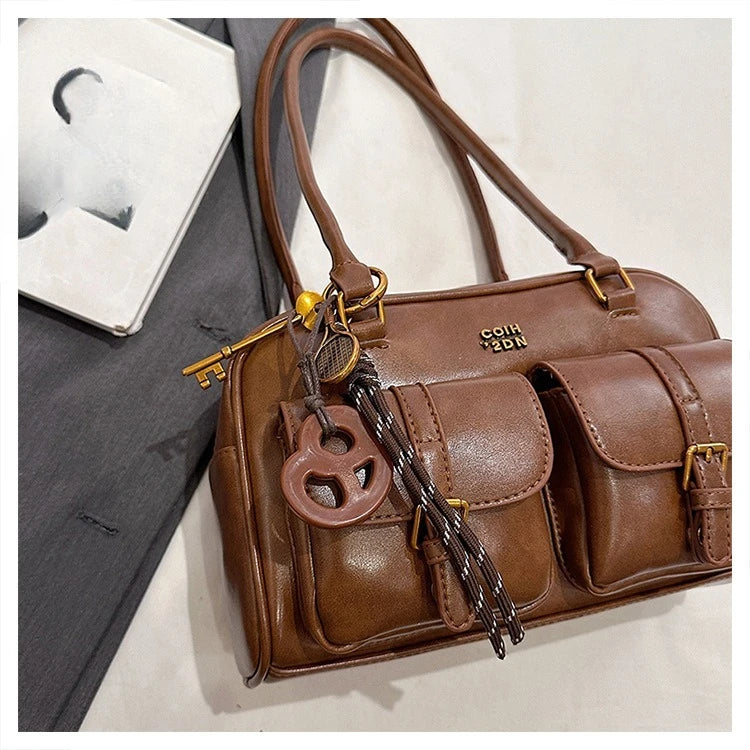 Women's Retro Solid Color Pu Leather Shoulder Bag with Multiple Pockets Large Capacity Comes with A Detachable Accessory Charm