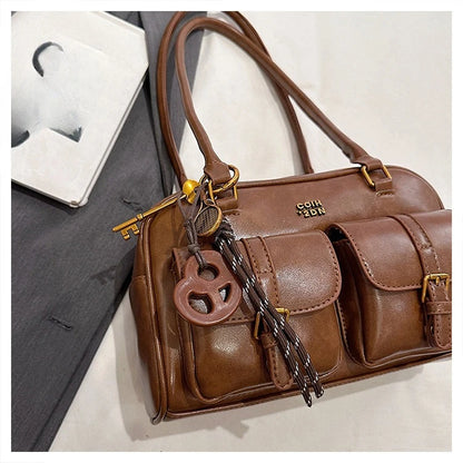 Women's Retro Solid Color Pu Leather Shoulder Bag with Multiple Pockets Large Capacity Comes with A Detachable Accessory Charm