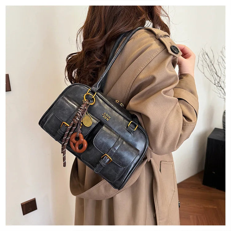 Women's Retro Solid Color Pu Leather Shoulder Bag with Multiple Pockets Large Capacity Comes with A Detachable Accessory Charm