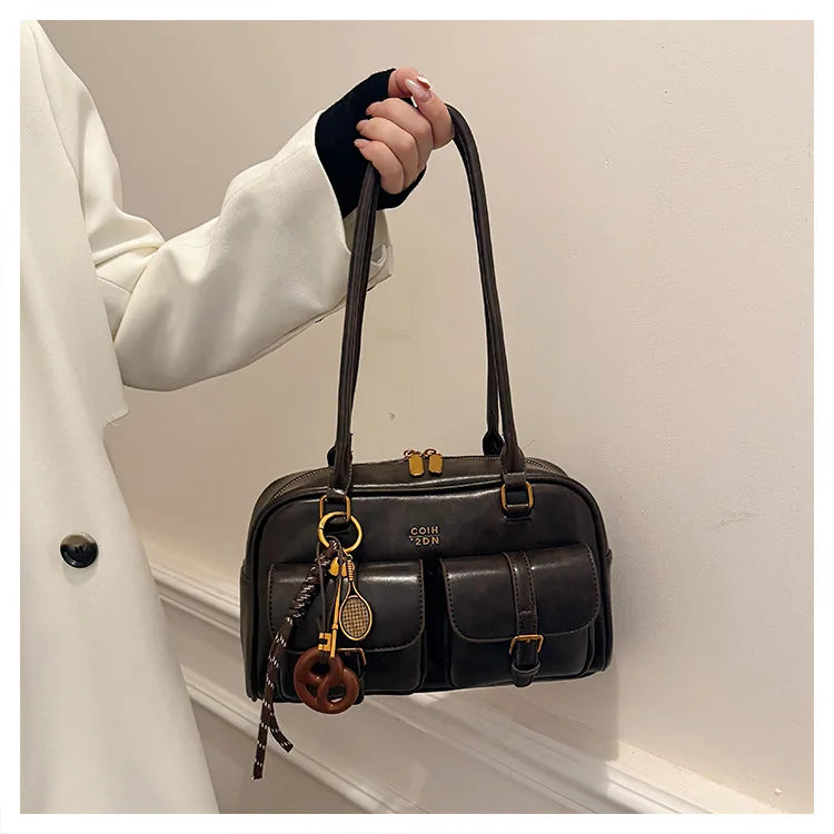Women's Retro Solid Color Pu Leather Shoulder Bag with Multiple Pockets Large Capacity Comes with A Detachable Accessory Charm